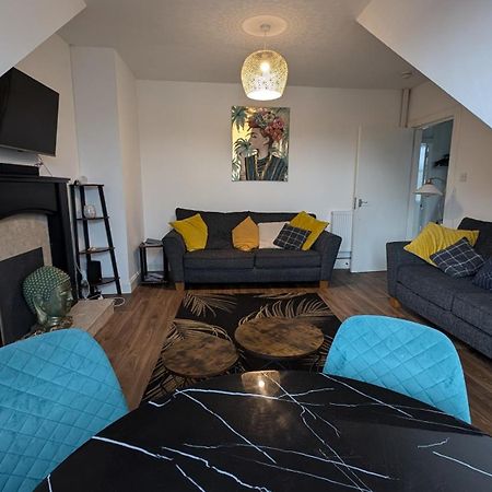 Lovely 2 Bedroom Apartment In Central Location Greenock Exterior foto