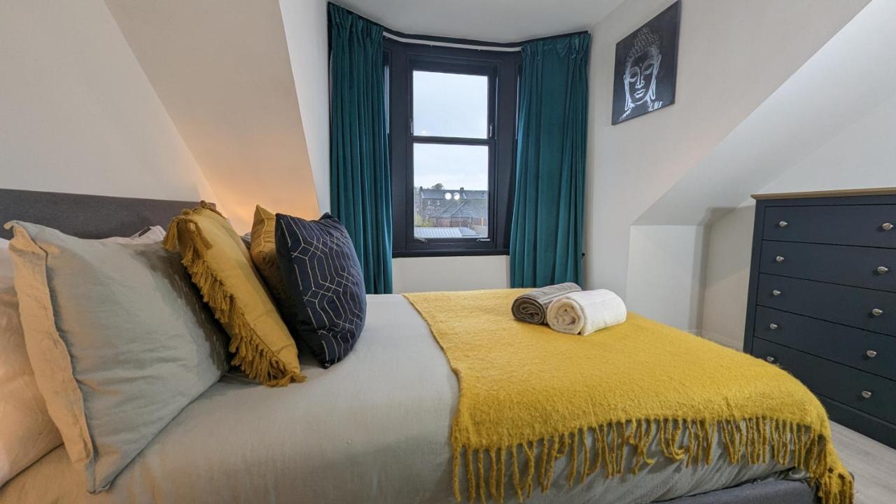 Lovely 2 Bedroom Apartment In Central Location Greenock Exterior foto