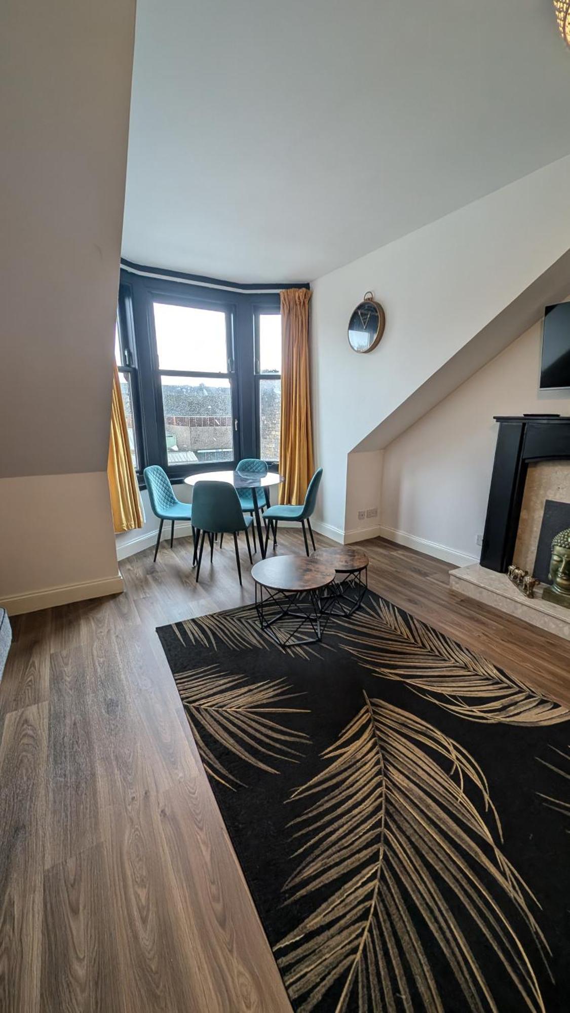 Lovely 2 Bedroom Apartment In Central Location Greenock Exterior foto