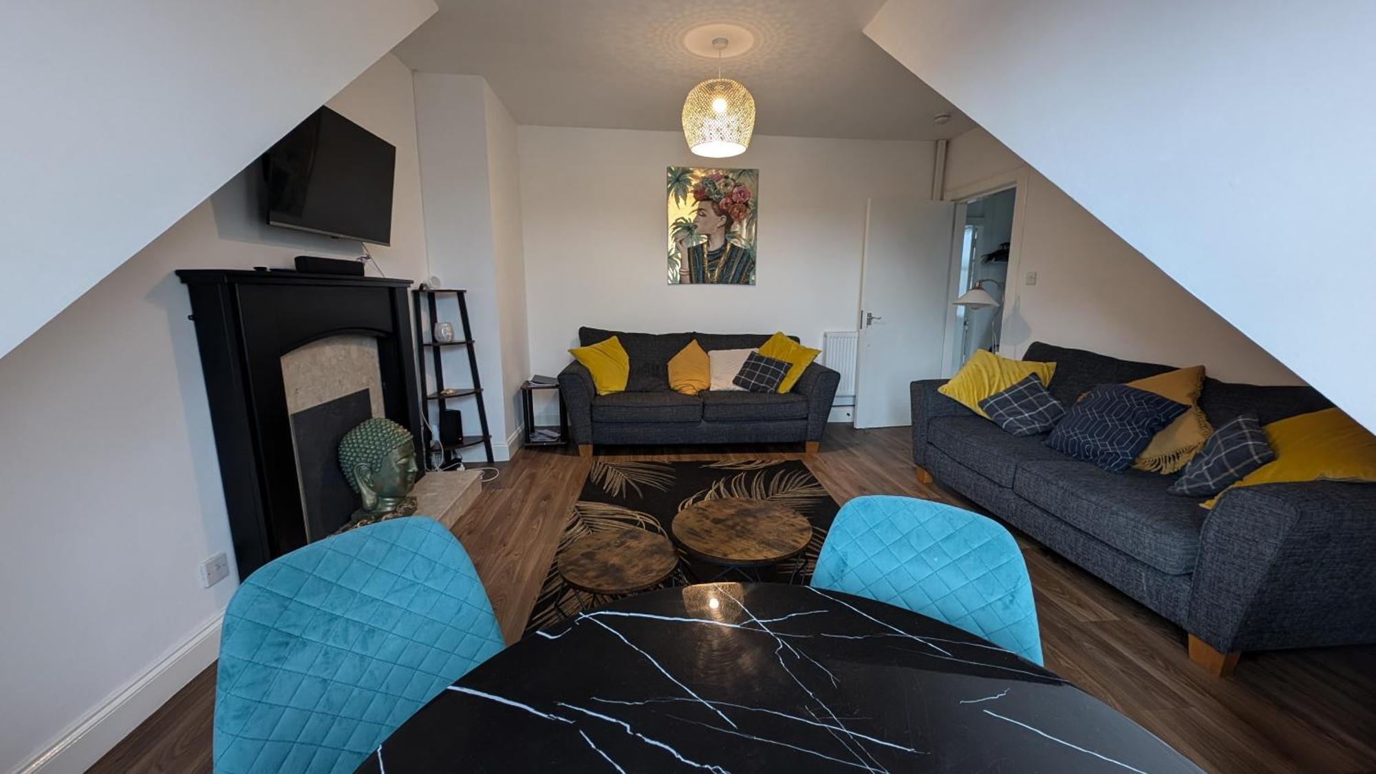 Lovely 2 Bedroom Apartment In Central Location Greenock Exterior foto