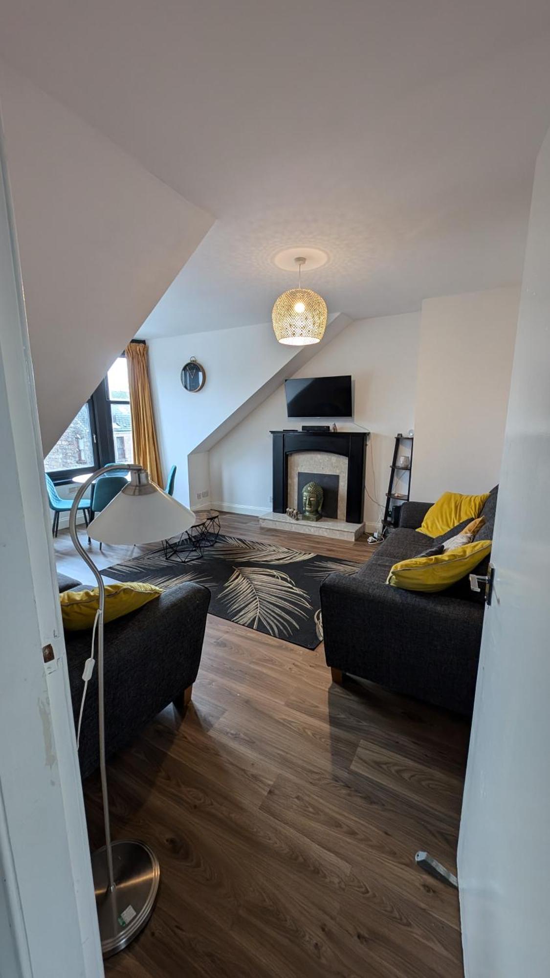 Lovely 2 Bedroom Apartment In Central Location Greenock Exterior foto